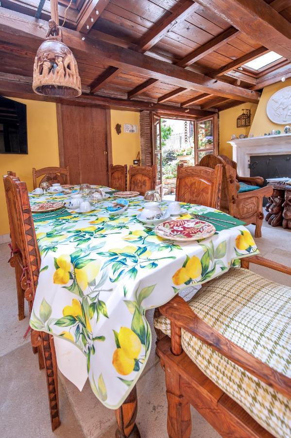 B&B Bone Novelle Dimora Storica Palazzo Zuzi Λ' Άκουιλα Εξωτερικό φωτογραφία