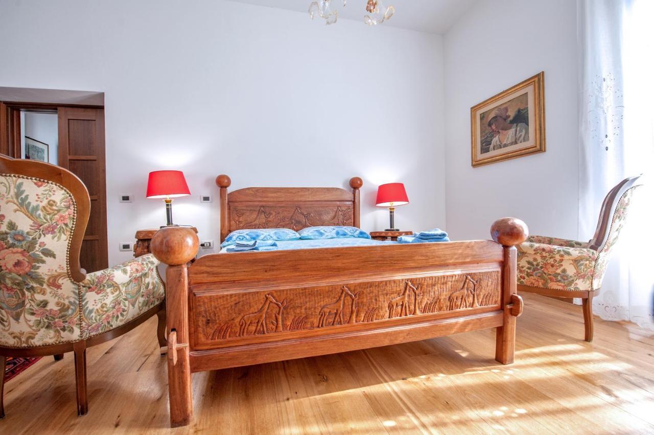 B&B Bone Novelle Dimora Storica Palazzo Zuzi Λ' Άκουιλα Εξωτερικό φωτογραφία