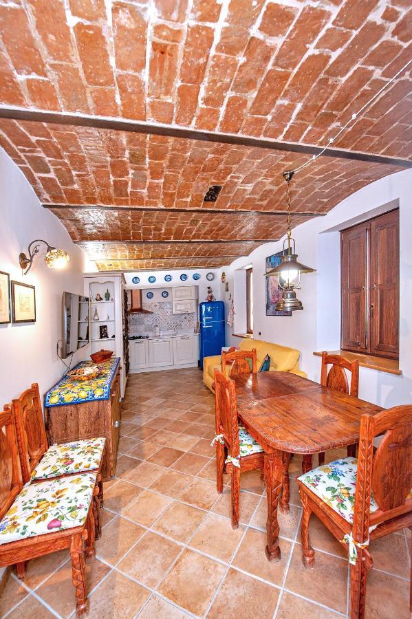 B&B Bone Novelle Dimora Storica Palazzo Zuzi Λ' Άκουιλα Εξωτερικό φωτογραφία