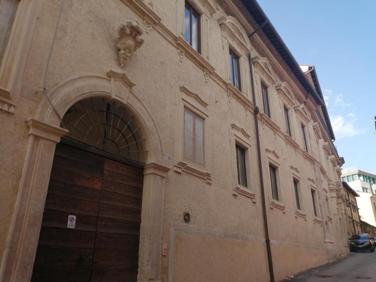 B&B Bone Novelle Dimora Storica Palazzo Zuzi Λ' Άκουιλα Εξωτερικό φωτογραφία