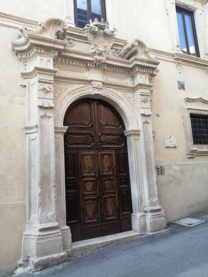 B&B Bone Novelle Dimora Storica Palazzo Zuzi Λ' Άκουιλα Εξωτερικό φωτογραφία