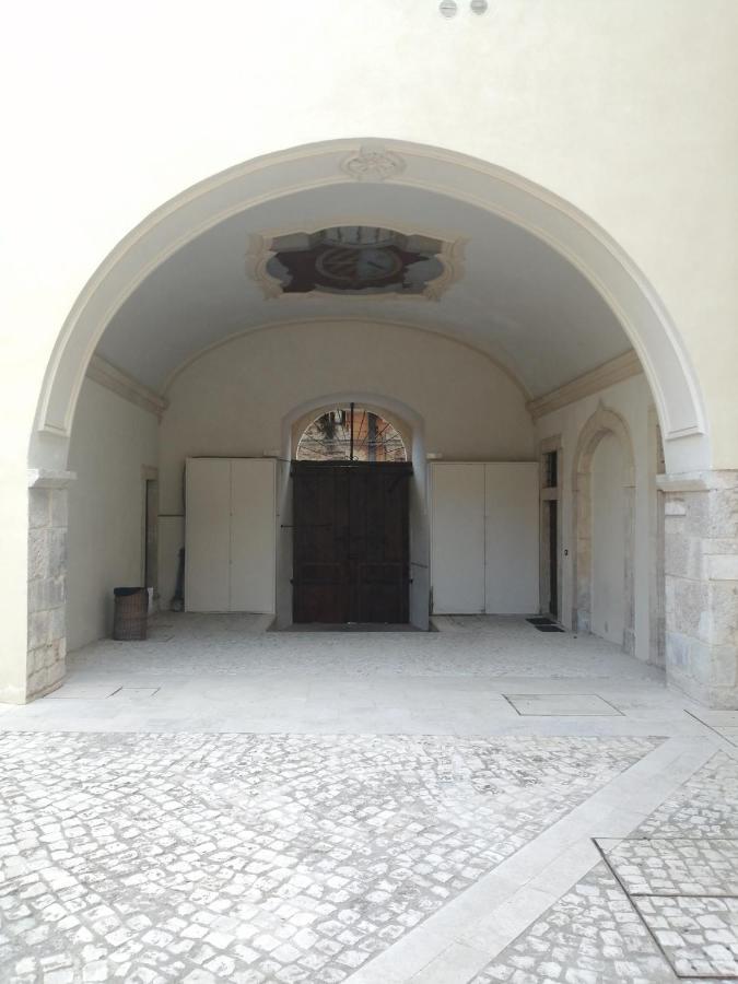 B&B Bone Novelle Dimora Storica Palazzo Zuzi Λ' Άκουιλα Εξωτερικό φωτογραφία