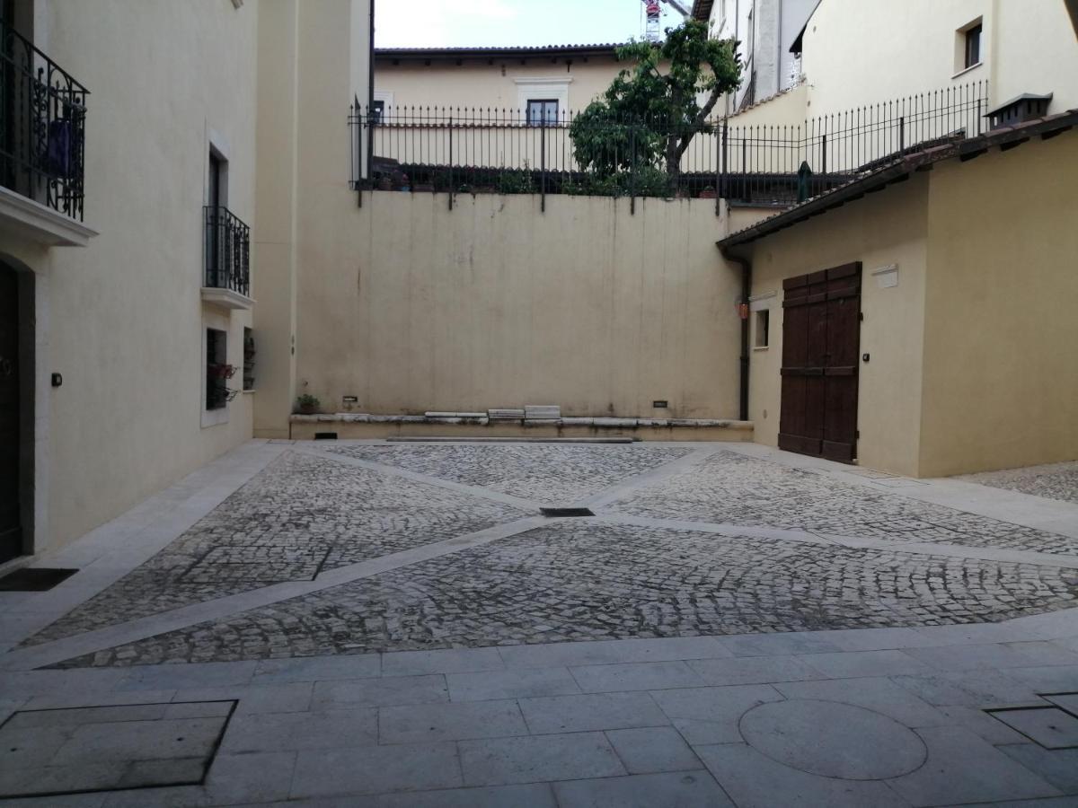 B&B Bone Novelle Dimora Storica Palazzo Zuzi Λ' Άκουιλα Εξωτερικό φωτογραφία